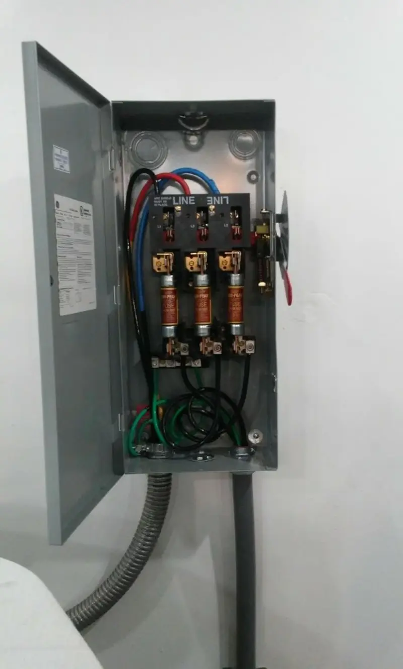 Three-phase disconnect switch installed for Smoke Detector Installation in Dothan